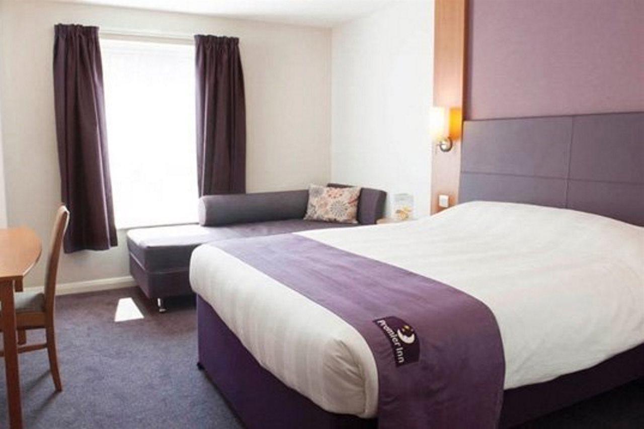 Premier Inn Basildon Рейлей Екстер'єр фото
